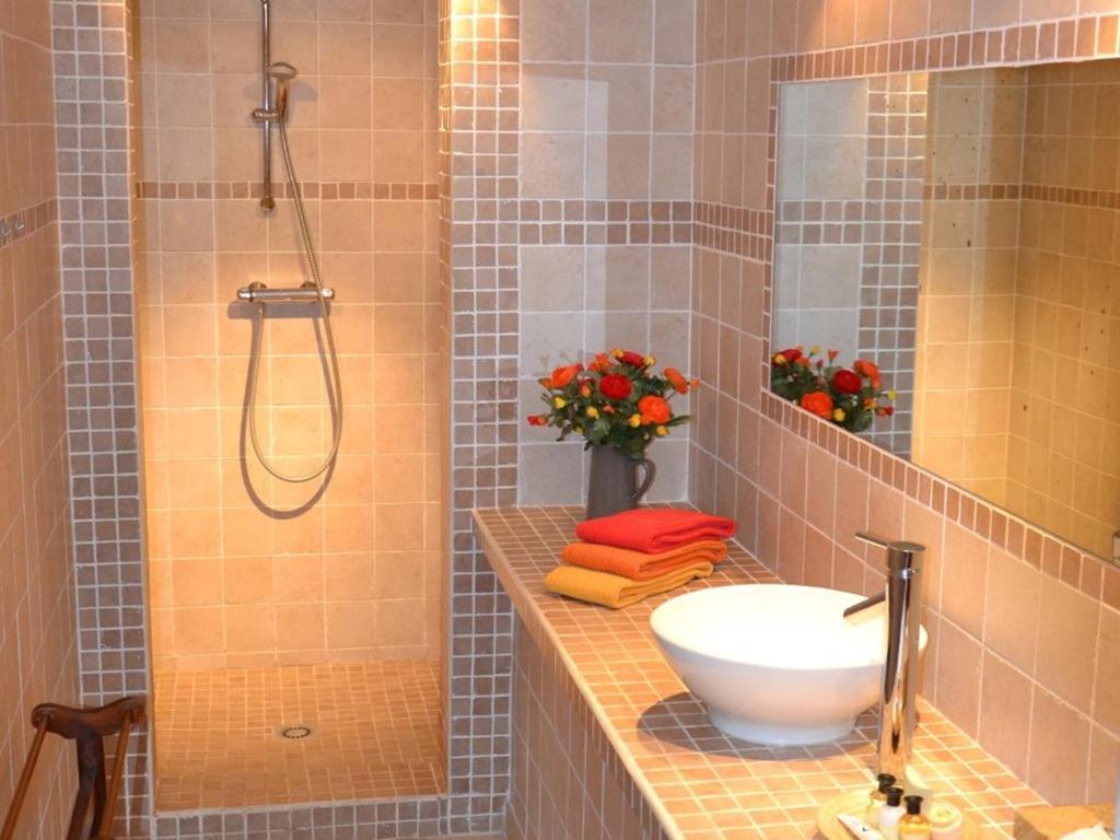 La Deviniere Hotel Donzere Bilik gambar
