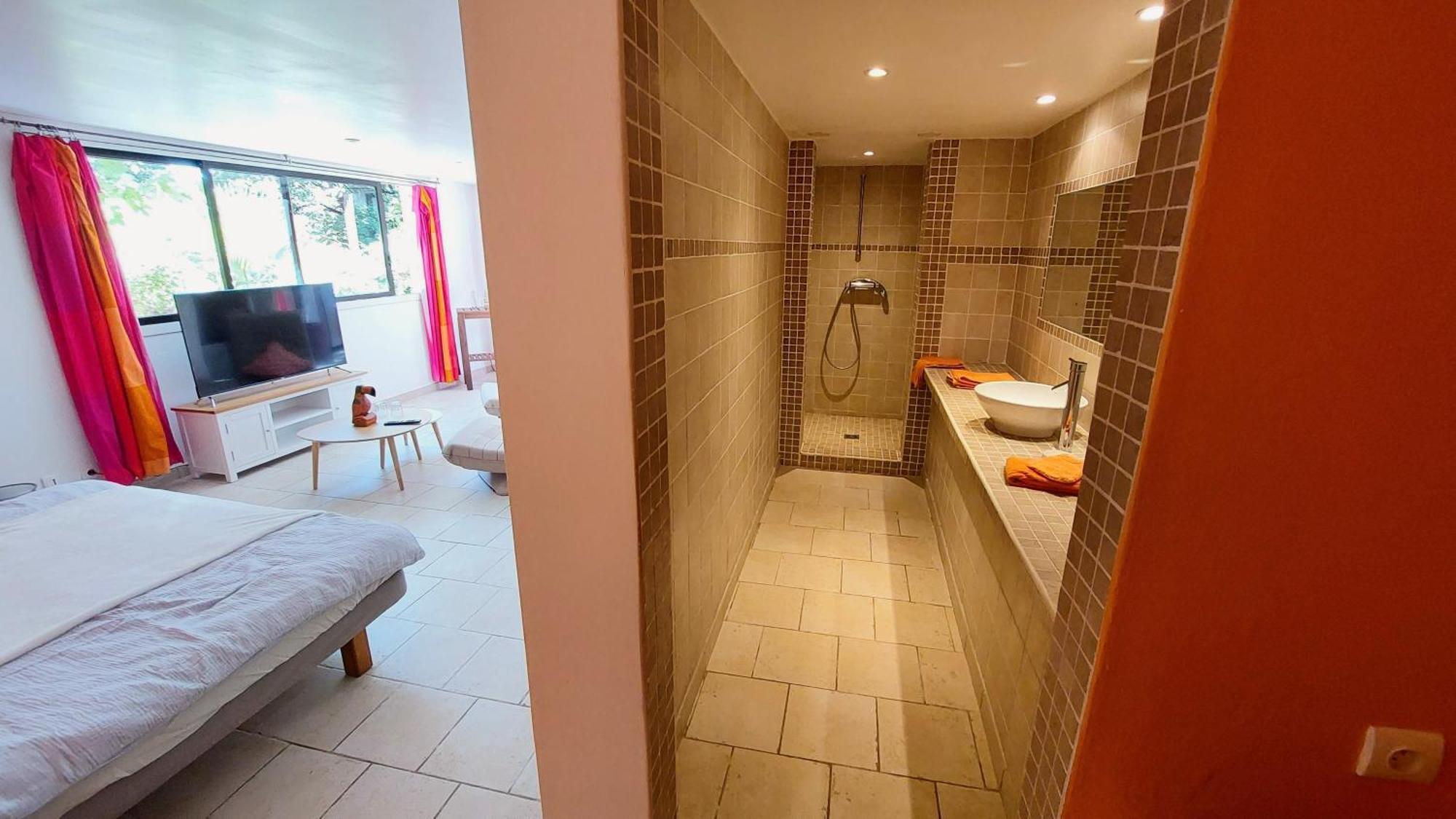 La Deviniere Hotel Donzere Bilik gambar